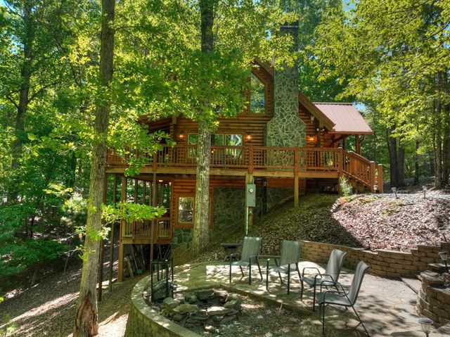 381 Morley Court, Ellijay, GA 30540