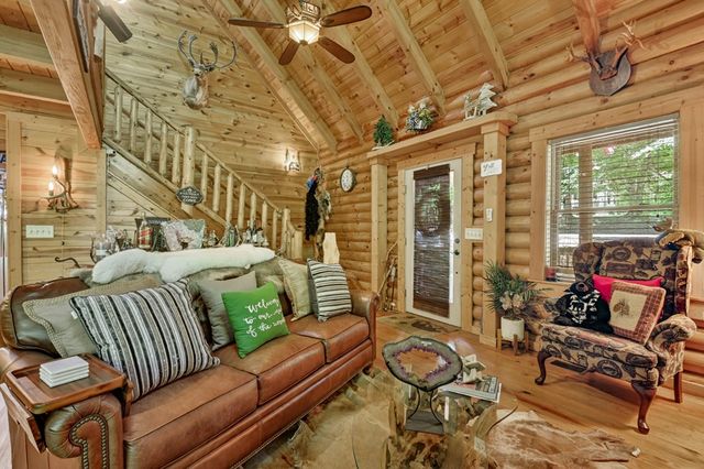 381 Morley Court, Ellijay, GA 30540