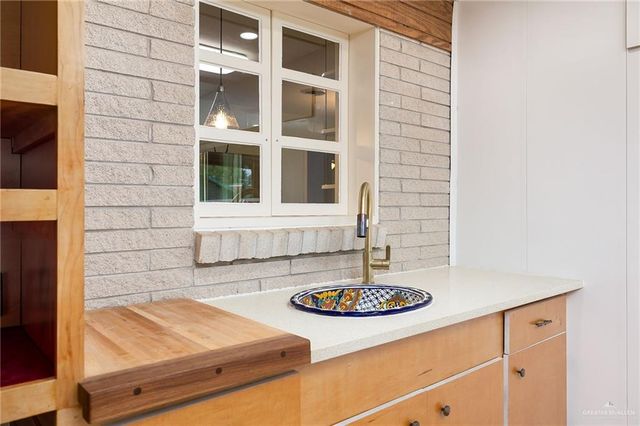 1001 W 7th Street, Weslaco, TX 78596