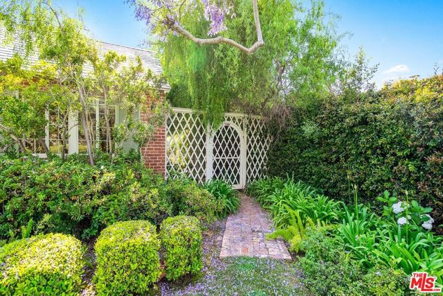 511 N BRISTOL Avenue, Los Angeles, CA 90049