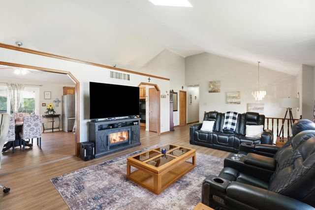 6512 Ravenwood Avenue, Portage, IN 46368