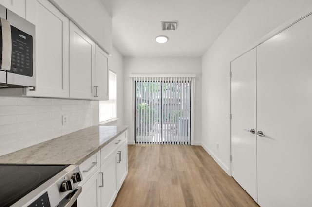 11703 Lakeside Place Drive 229, Houston, TX 77077