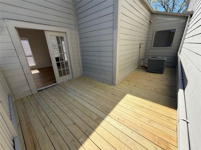 11703 Lakeside Place Drive 229, Houston, TX 77077