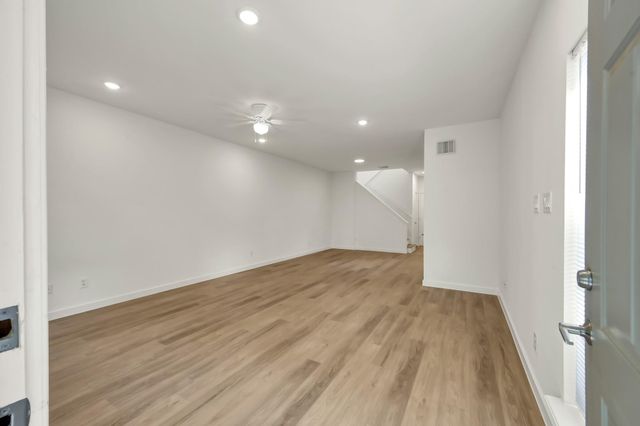 11703 Lakeside Place Drive 229, Houston, TX 77077