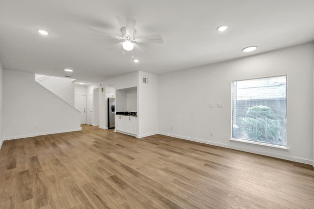 11703 Lakeside Place Drive 229, Houston, TX 77077