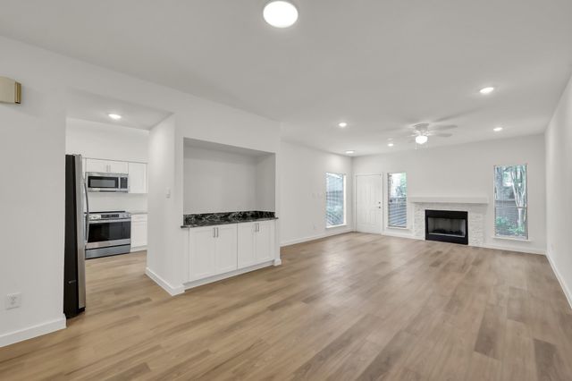 11703 Lakeside Place Drive 229, Houston, TX 77077