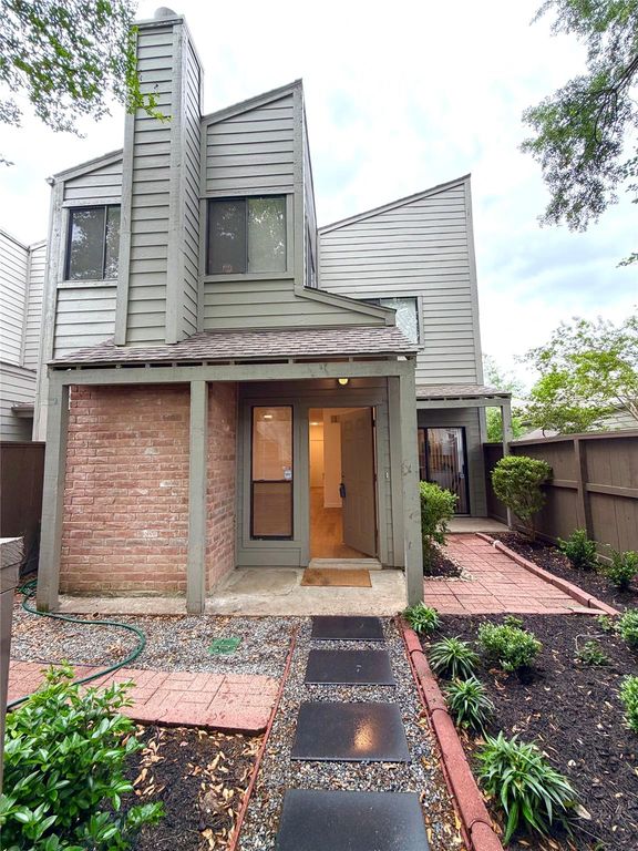 11703 Lakeside Place Drive 229, Houston, TX 77077