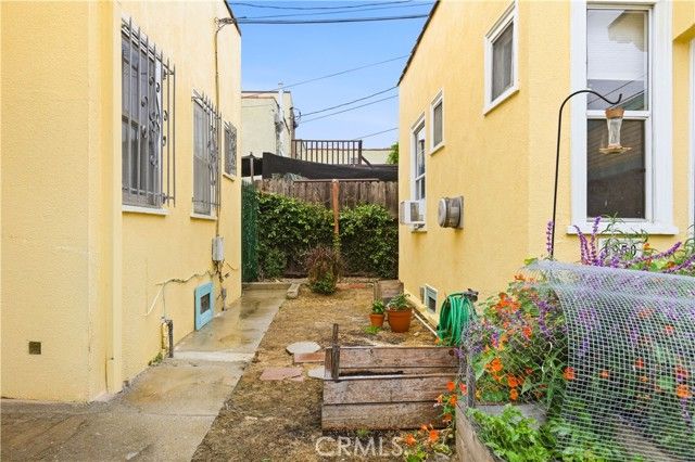 1950 S Palm Grove Avenue, Los Angeles, CA 90016