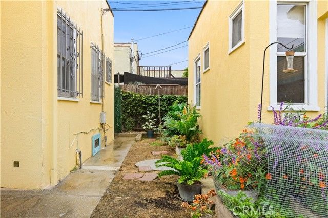 1950 S Palm Grove Avenue, Los Angeles, CA 90016