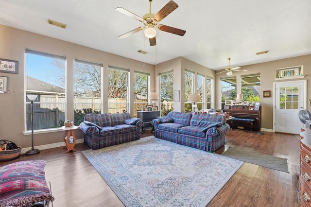 1603 Bonnie Lea Lane, Fresno, TX 77545