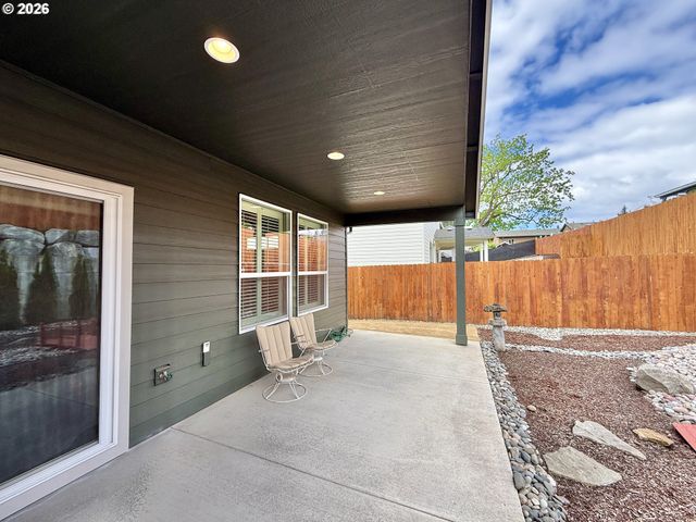 5218 Ne 43RD Cir, Vancouver, WA 98661