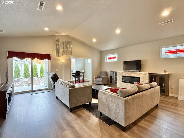 5218 Ne 43RD Cir, Vancouver, WA 98661