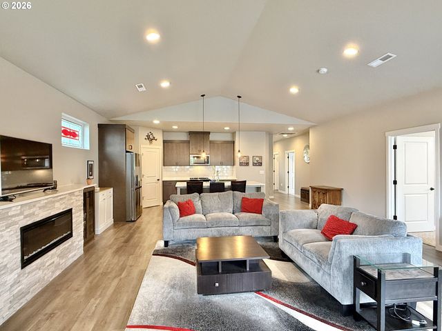 5218 Ne 43RD Cir, Vancouver, WA 98661