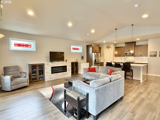 5218 Ne 43RD Cir, Vancouver, WA 98661