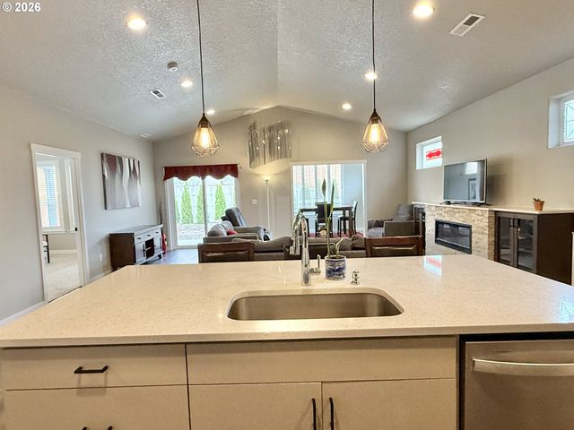 5218 Ne 43RD Cir, Vancouver, WA 98661