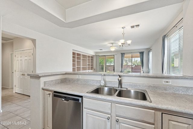 7995 W Morning Light Way, Tucson, AZ 85743