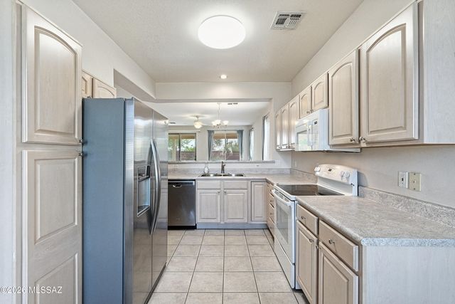 7995 W Morning Light Way, Tucson, AZ 85743