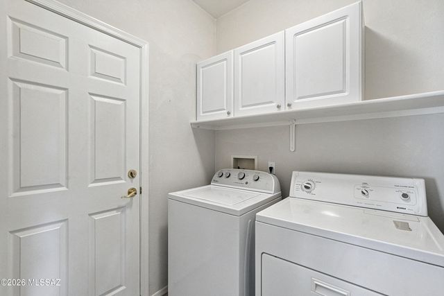 7995 W Morning Light Way, Tucson, AZ 85743
