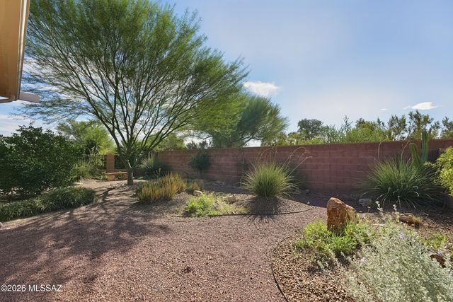 7995 W Morning Light Way, Tucson, AZ 85743