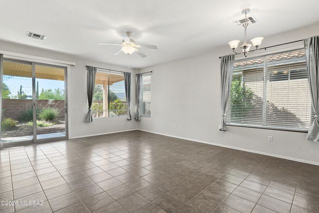 7995 W Morning Light Way, Tucson, AZ 85743