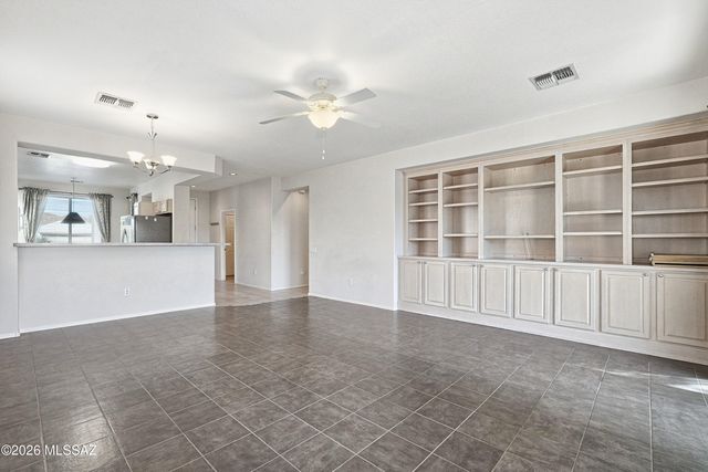 7995 W Morning Light Way, Tucson, AZ 85743