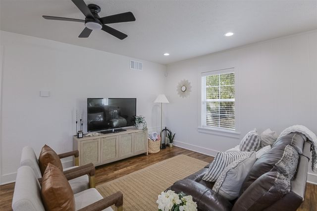 313 Highland Avenue, Waxahachie, TX 75165
