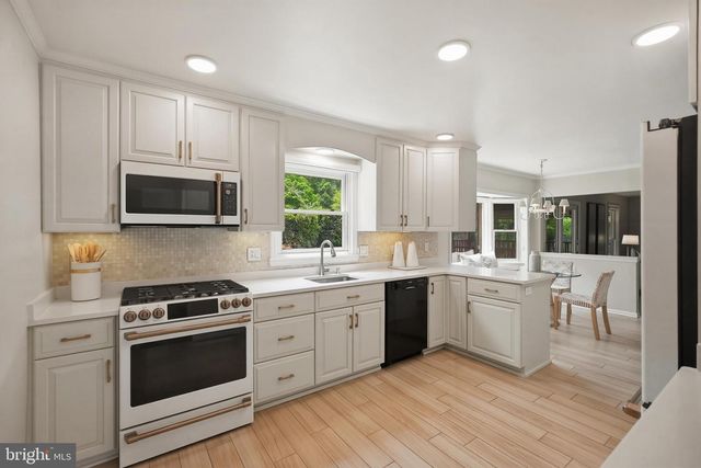 8100 BUCKSPARK LN E, Potomac, MD 20854