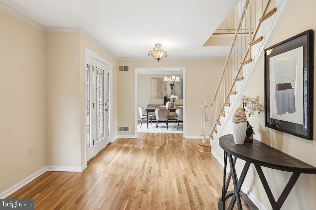 Image 2 of property listing at 8100 BUCKSPARK LN E, Potomac, MD 20854