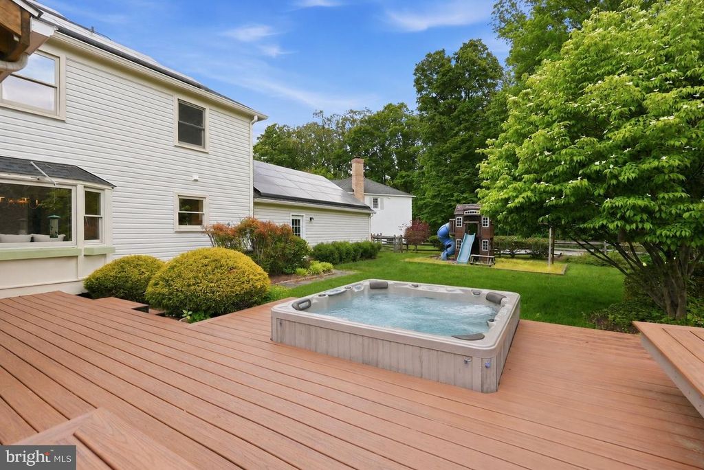 Image 28 of property listing at 8100 BUCKSPARK LN E, Potomac, MD 20854