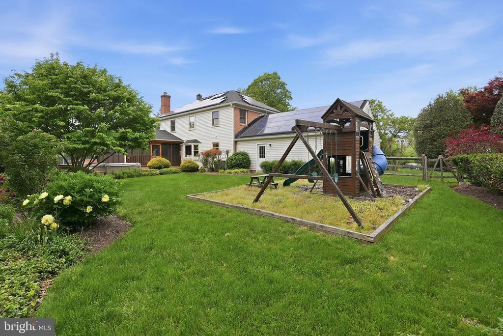 Image 29 of property listing at 8100 BUCKSPARK LN E, Potomac, MD 20854