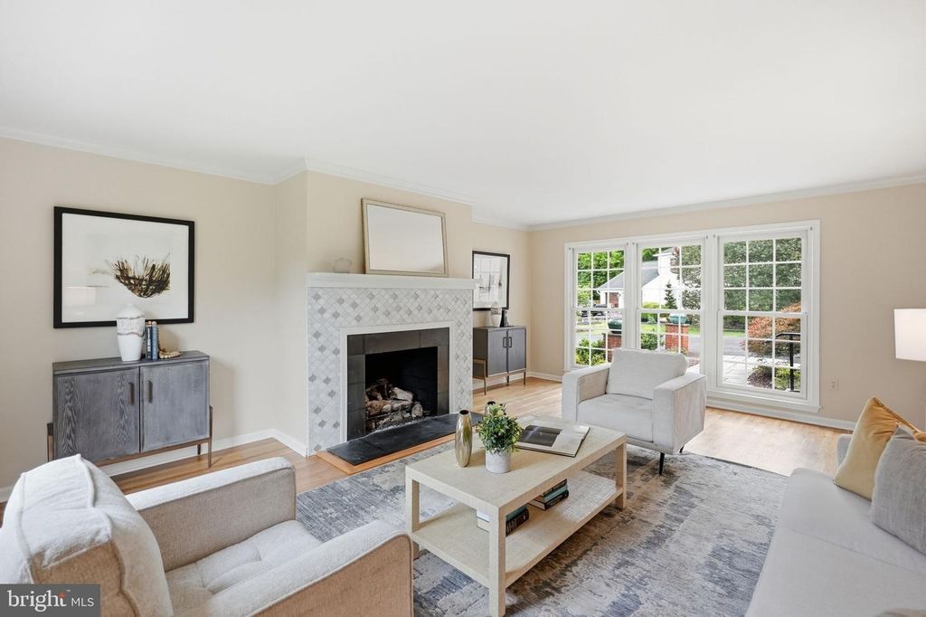Image 3 of property listing at 8100 BUCKSPARK LN E, Potomac, MD 20854