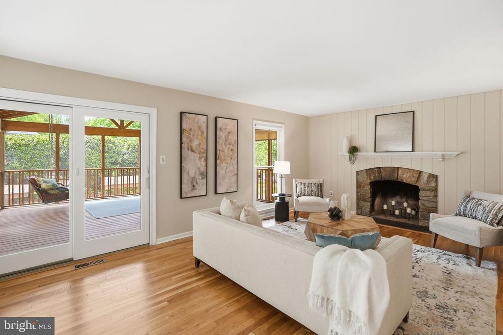 Image 9 of property listing at 8100 BUCKSPARK LN E, Potomac, MD 20854