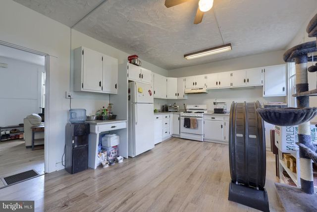 631 S QUEEN ST, Lancaster, PA 17603