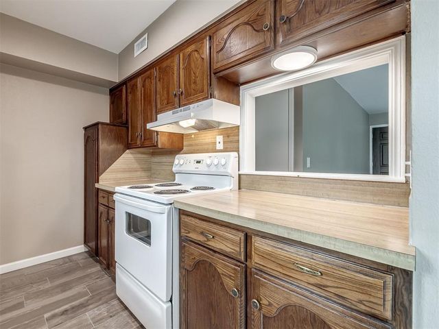 11413 N May Avenue B, Oklahoma City, OK 73120