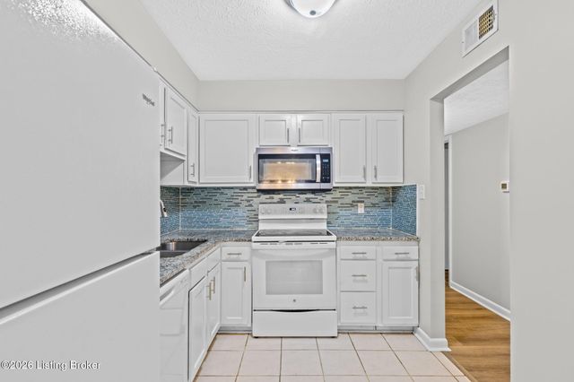 1815 Gardiner Ln APT G64, Louisville, KY 40205