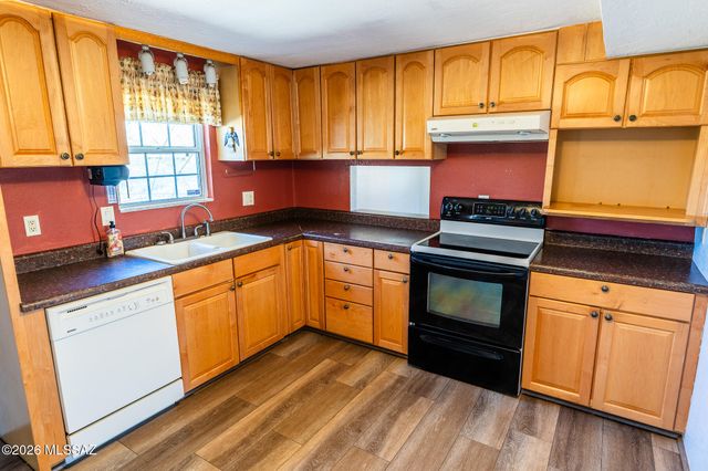 24261 E Shawnee Trail, Benson, AZ 85602