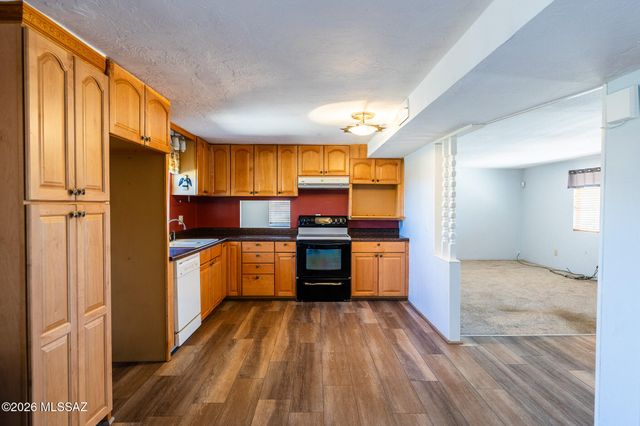 24261 E Shawnee Trail, Benson, AZ 85602
