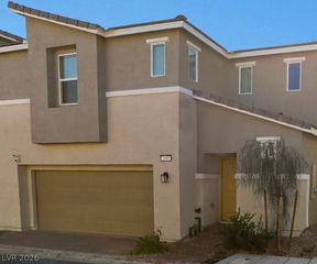 2695 Tangerine Cloud Avenue, North Las Vegas, NV 89086