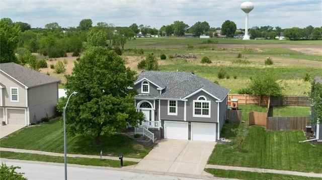 12106 E 214th Street, Peculiar, MO 64078