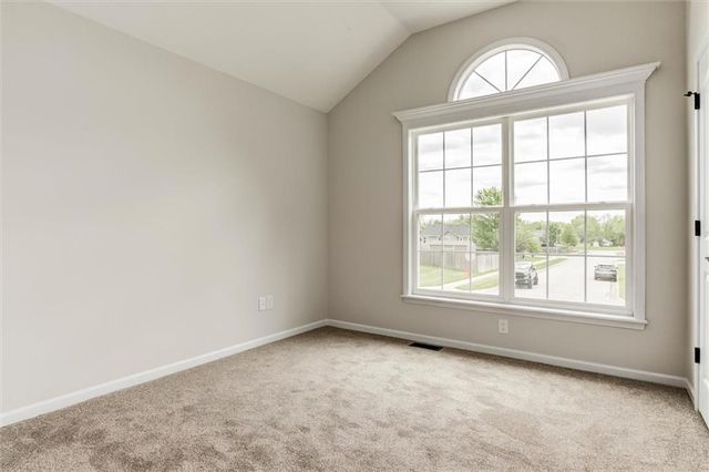 12106 E 214th Street, Peculiar, MO 64078