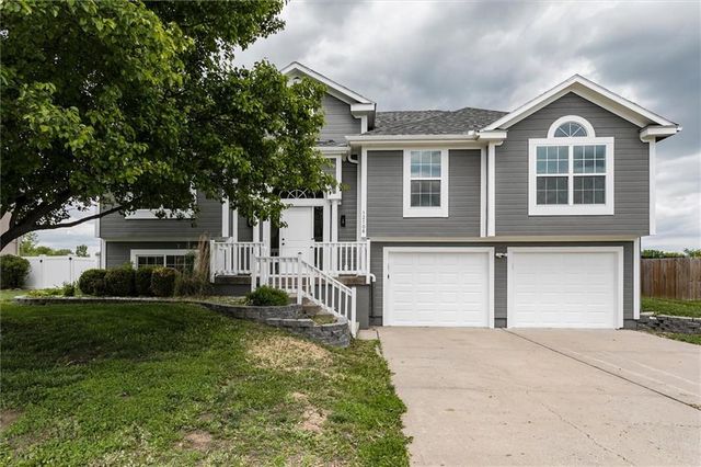12106 E 214th Street, Peculiar, MO 64078