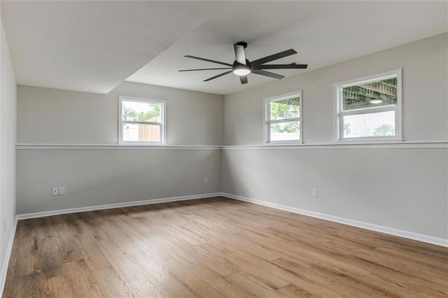 12106 E 214th Street, Peculiar, MO 64078