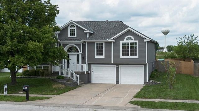 12106 E 214th Street, Peculiar, MO 64078