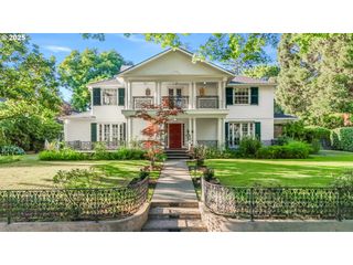629 Se SAINT ANDREWS Dr, Portland, OR 97202