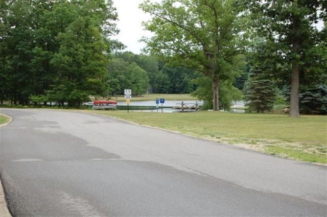 6964 Clubhouse Drive E, Morton Twp, MI 49346