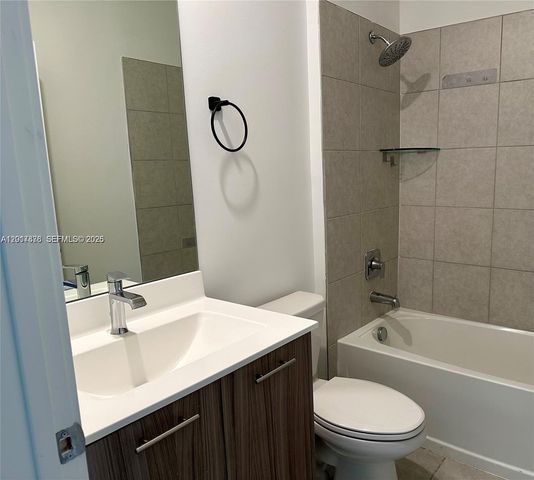8201 NW 41st St D-203, Doral, FL 33166
