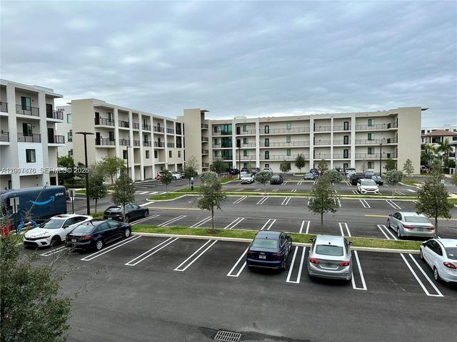 8201 NW 41st St D-203, Doral, FL 33166