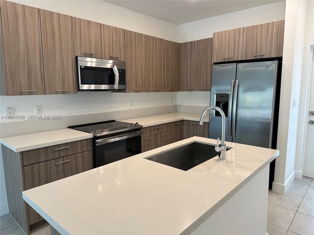 8201 NW 41st St D-203, Doral, FL 33166