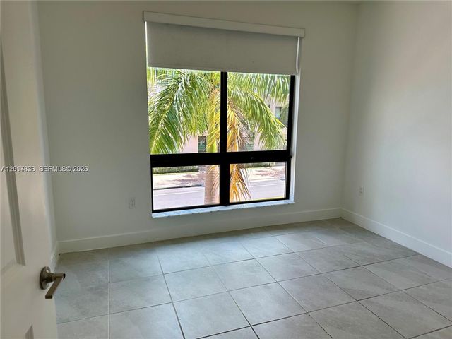 8201 NW 41st St D-203, Doral, FL 33166