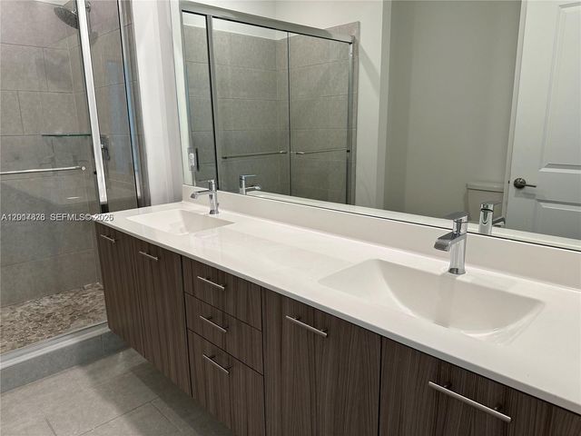 8201 NW 41st St D-203, Doral, FL 33166